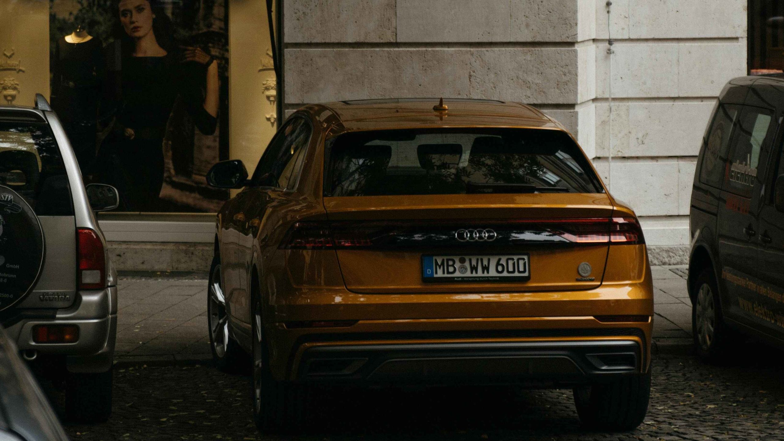Golden Audi Q8